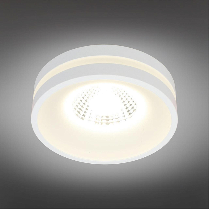 Светильник Omnilux OML-102709-06